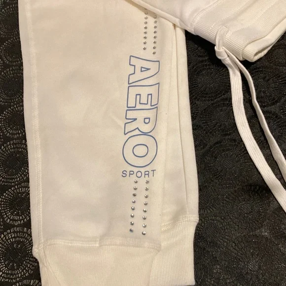 Aeropostale Rhinestone Detail Off-White Sweatpants Joggers - Picture 3 of 8